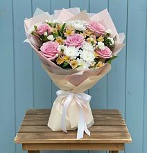 Букет цветов из:  Гвоздики, Орхидеи и Розы #REPLACE_PRED# Новоивановской