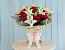 Букет цветов из:  Лилии и Розы в Новоивановской