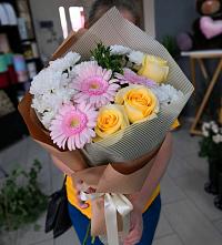 Букет цветов из:  Герберы, Розы и Хризантемы в Новоивановской