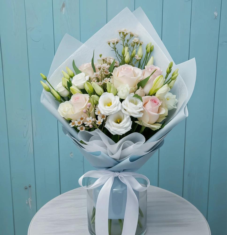 Букет цветов из: Розы и Лизиантусы в Новоивановской