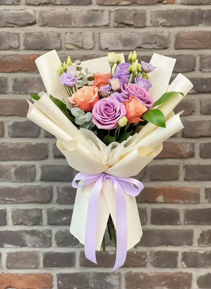 Букет цветов из: Лизиантусы и Розы в Новоивановской