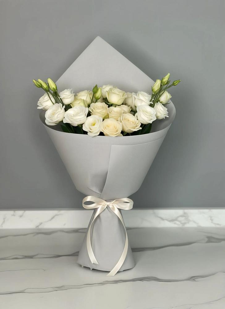 Букет цветов из: Розы и Лизиантусы в Новоивановской