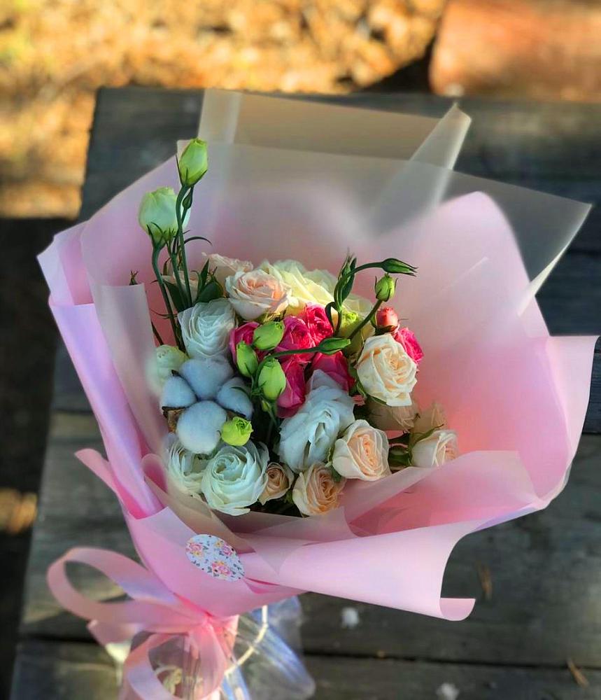 Букет цветов из: Розы и Лизиантусы в Новоивановской