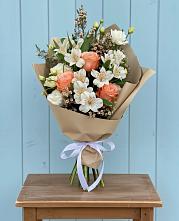 Букет цветов из:  Альстромерии, Лизиантусы, Розы и Хризантемы в Новоивановской