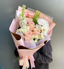 Букет цветов из:  Хризантемы и Розы в Новоивановской