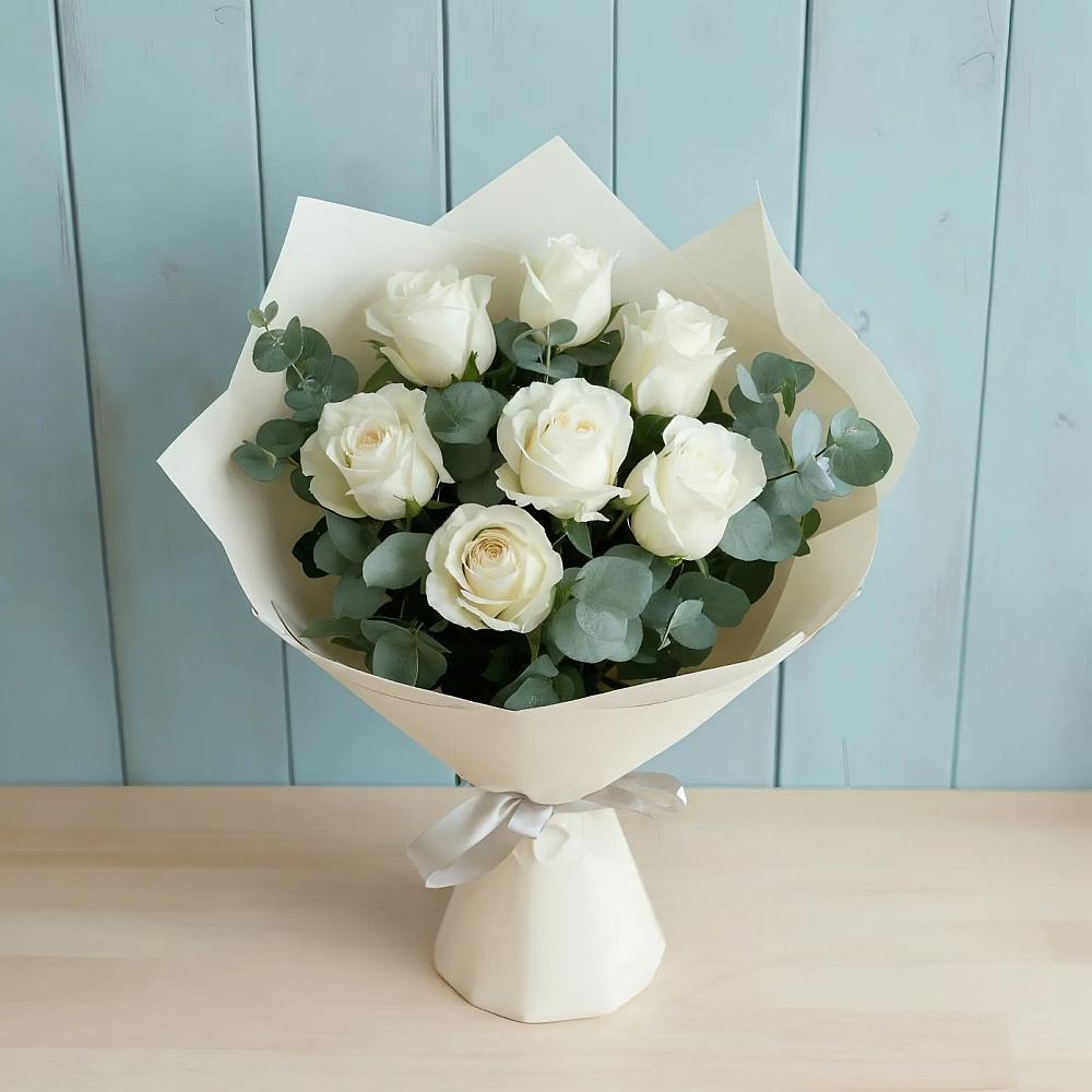 Букет Белые розы в Эвкалипте в Новоивановской