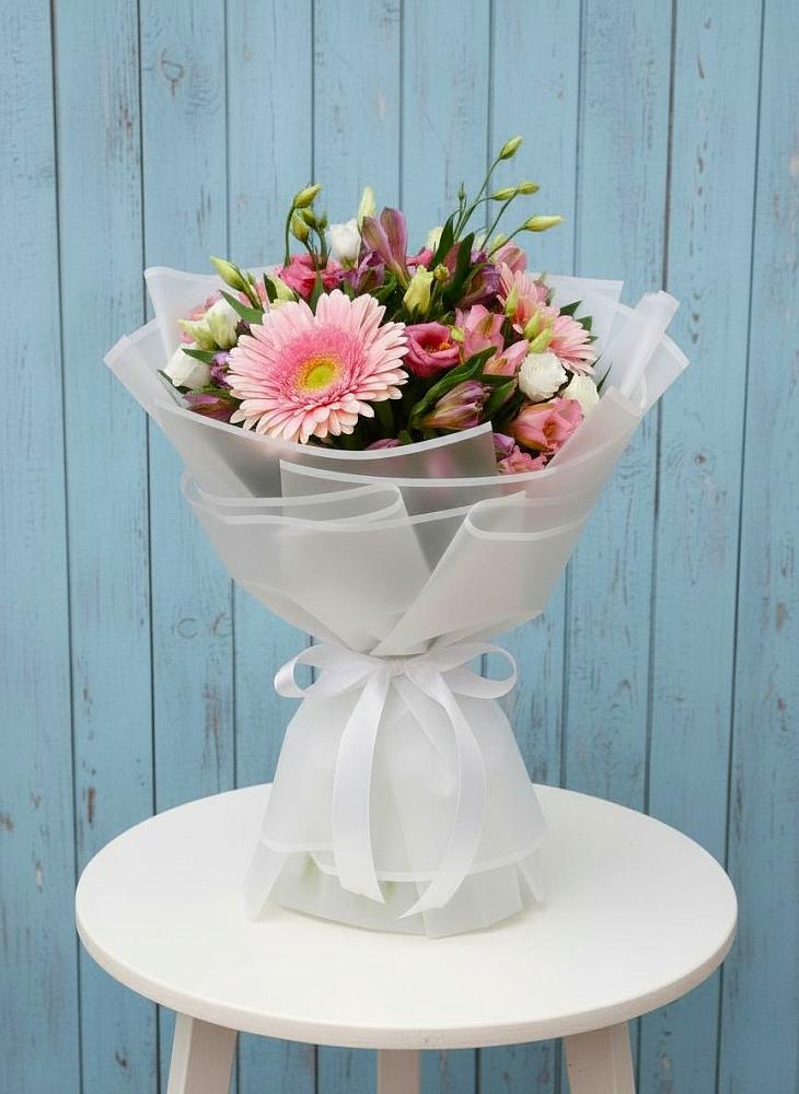 Букет цветов из: Герберы, Альстромерии и Лизиантусы в Новоивановской