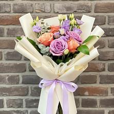 Букет цветов из:  Лизиантусы и Розы в Новоивановской
