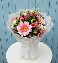Букет цветов из:  Герберы, Альстромерии и Лизиантусы в Новоивановской