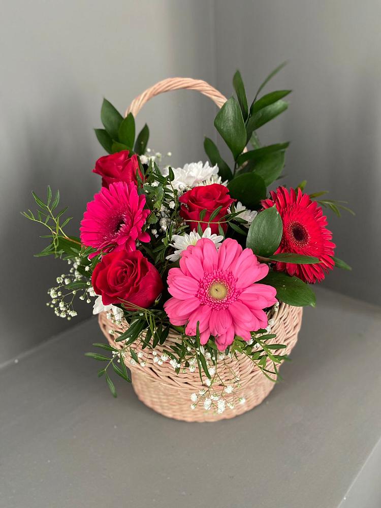 Цветочная композиция из Розы, Хризантемы и Герберы в корзине в Новоивановской