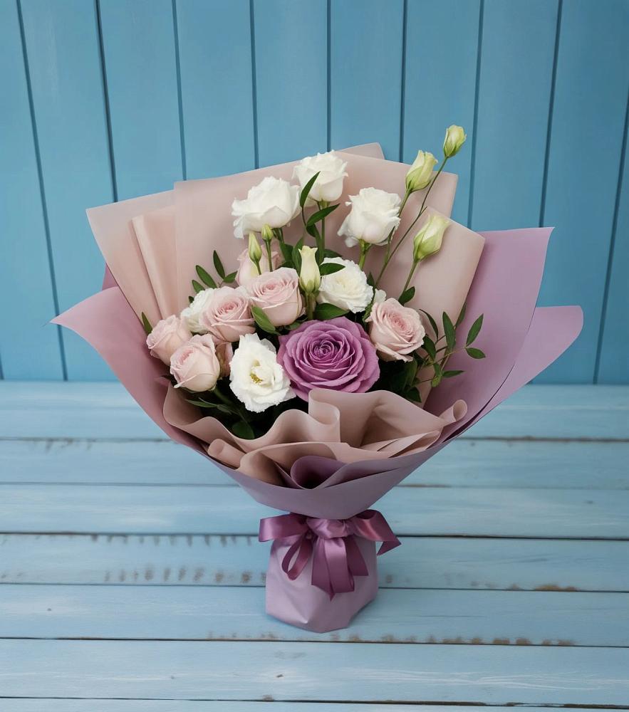 Букет цветов из: Розы и Лизиантусы в Новоивановской